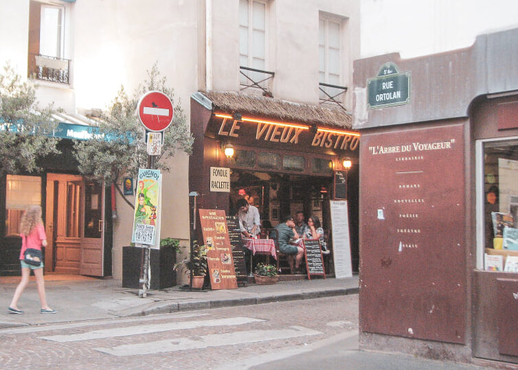 Rue Ortolan com a Rue de Moufettard, no Quartier Latin